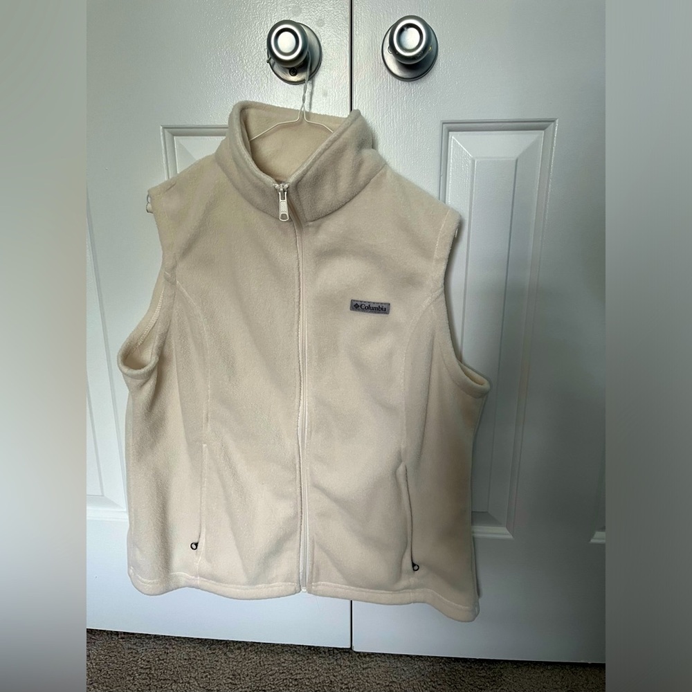 Columbia Women’s XL Full zip vest Ivory/Cream